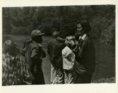 Morton Arboretum Naturalist Guide, Mickey Shaw, with school group around Lake Marmo