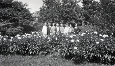 Margaret Gray Morton and friends with peonies