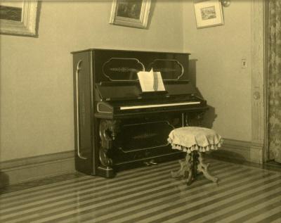  Arbor Lodge album: interior of house, piano