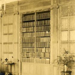 Morton Residence at Thornhill, library shelving