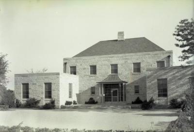 Administration Building / Arboretum Center, front entrance