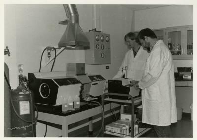 Pat Kelsey (left) and Rick Hootman using the Atomic Absorption Spectrophotometer to test for heavy metal and salt contaminants in the lab