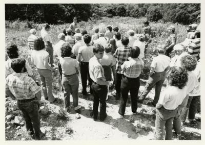 Know Your Arboretum - Jerry Wilhelm leading class outdoors