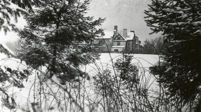 Morton Residence at Thornhill, snow-covered grounds in foreground

