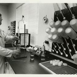 Dennis Liby in lab