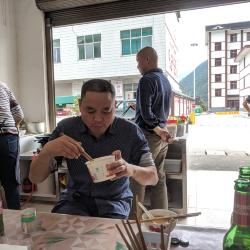 Da-qui Zhang eating lunch in Western Hubei